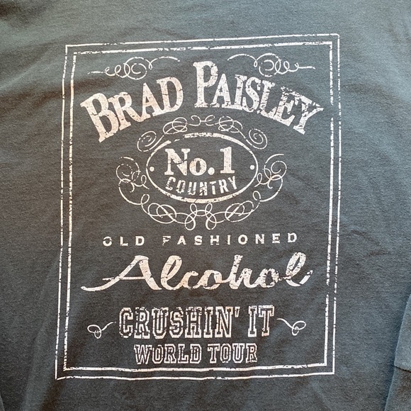 EUC Brad Paisley 2009 Tour Concert Alcohol Tee Shirt Size L Gray Long Sleeve - Picture 1 of 4